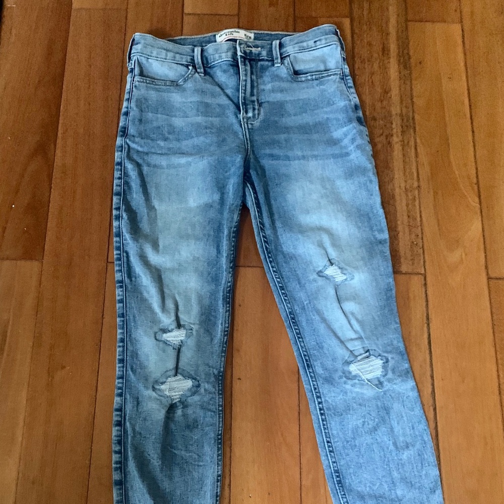 Abercrombie and Finch light wash kids jeans